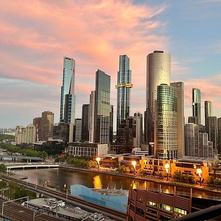 Aura2107, 2 Bedroom Apartment With Balcony, Stunning Yarra River And City Views ملبورن المظهر الخارجي الصورة