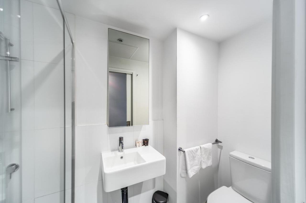 Aura2107, 2 Bedroom Apartment With Balcony, Stunning Yarra River And City Views ملبورن المظهر الخارجي الصورة