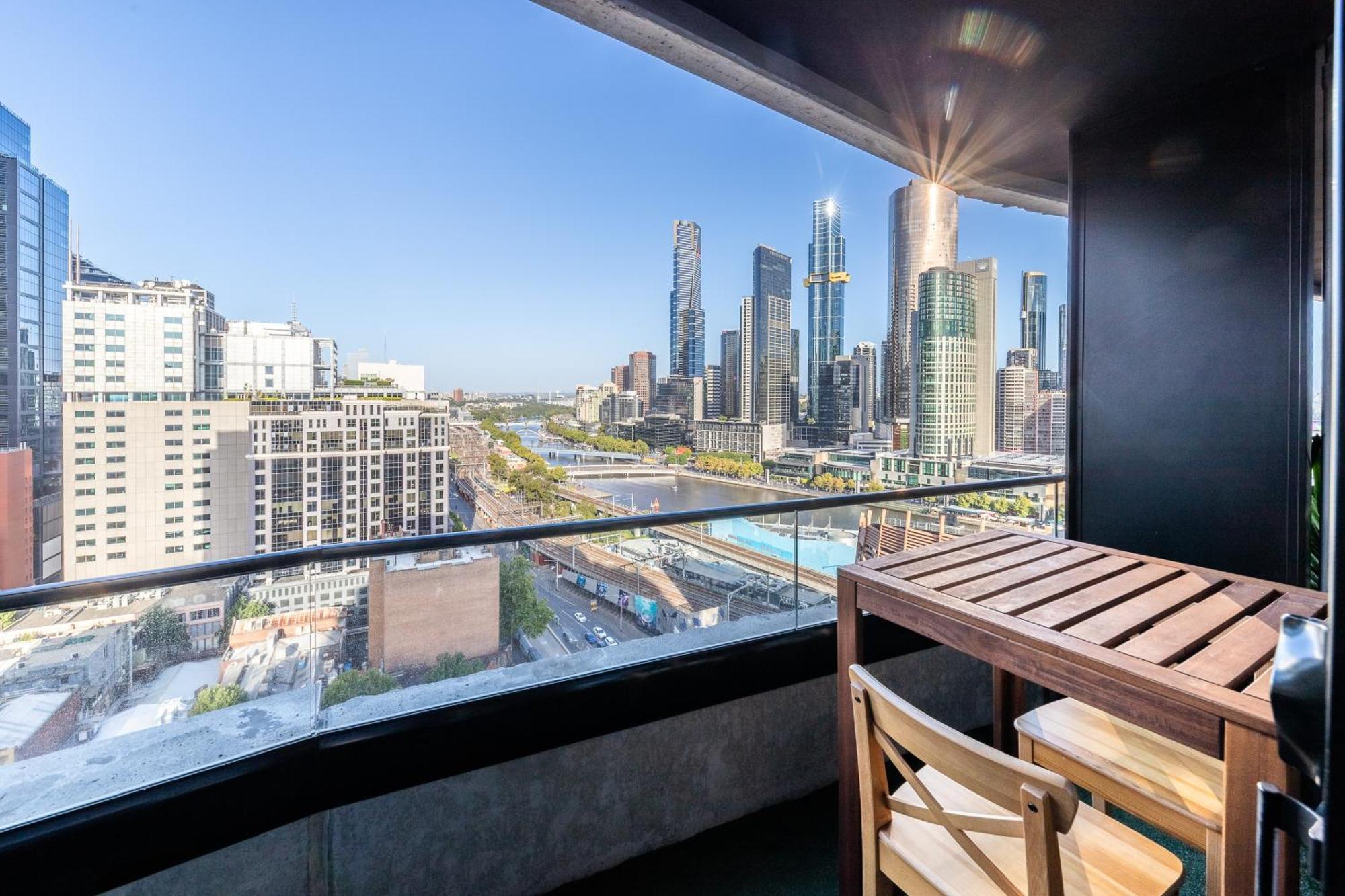 Aura2107, 2 Bedroom Apartment With Balcony, Stunning Yarra River And City Views ملبورن المظهر الخارجي الصورة