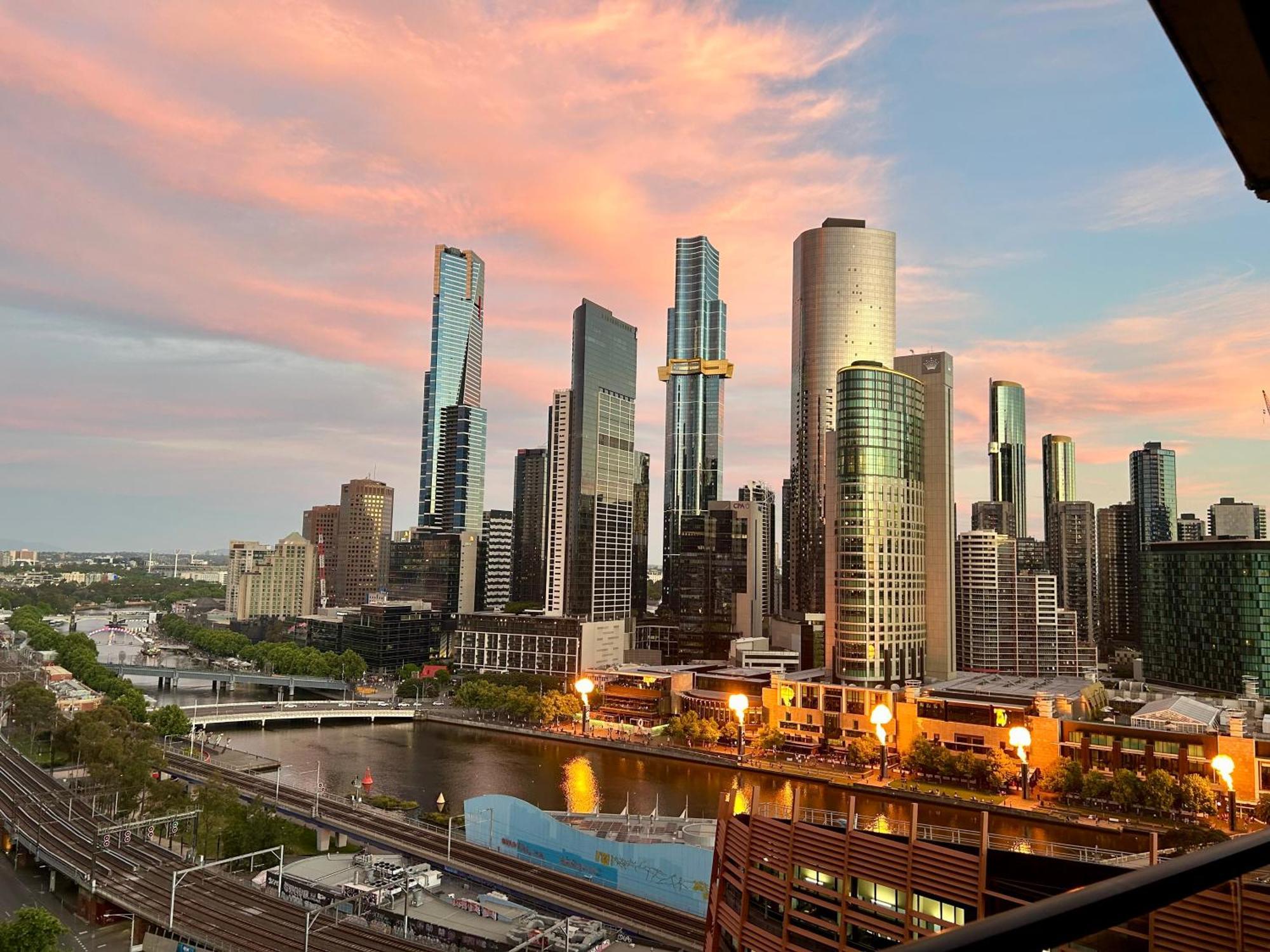 Aura2107, 2 Bedroom Apartment With Balcony, Stunning Yarra River And City Views ملبورن المظهر الخارجي الصورة